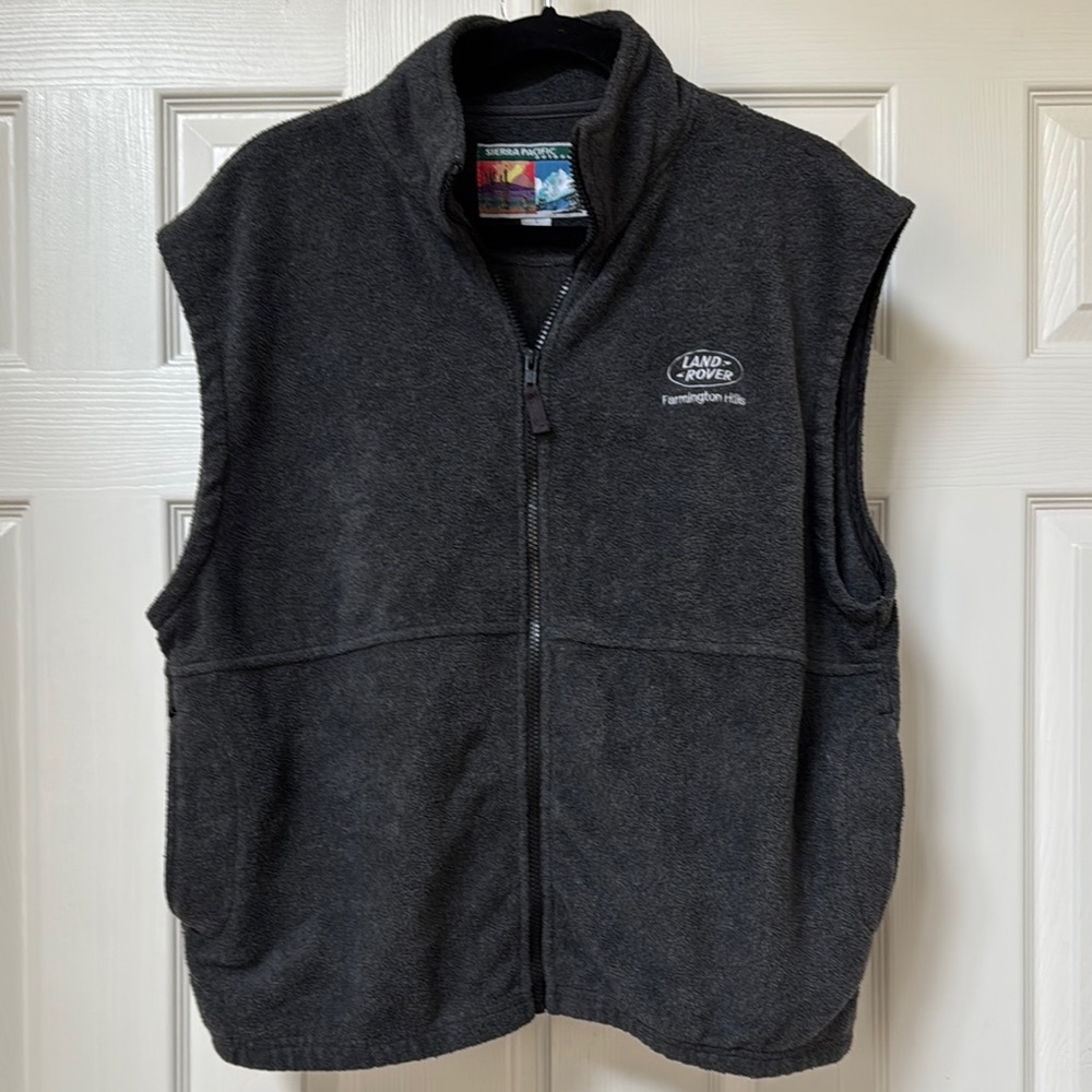 Men’s Sierra Pacific with Land Rover Farmington Hills Logo Fleece Vest Large